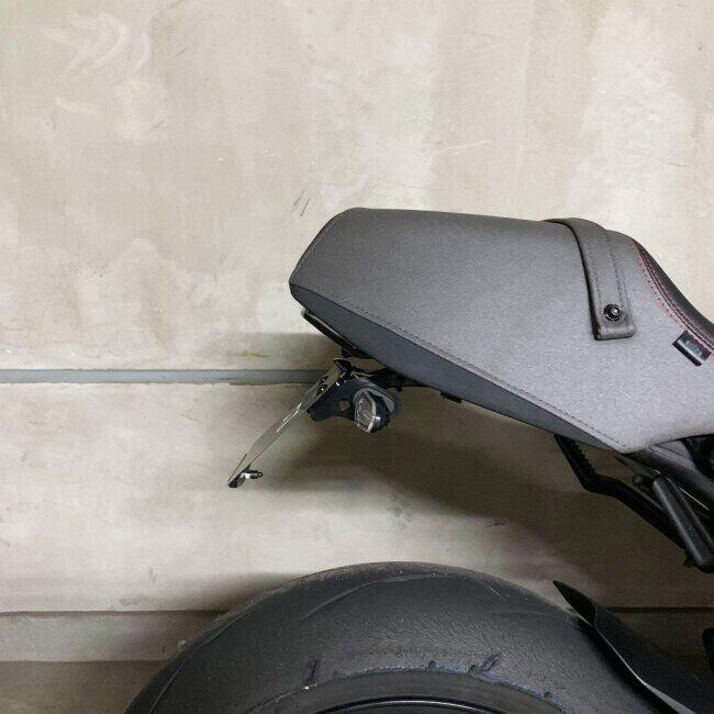 YMCK ヤマック CNCライセンスプレートホルダーV2 タイプ：ブラックチタンボルト仕様・純正ウィンカー対応 XSR900 GP YAMAHA ヤマハ ナンバープレートホルダー | ブランド登録なし | 02