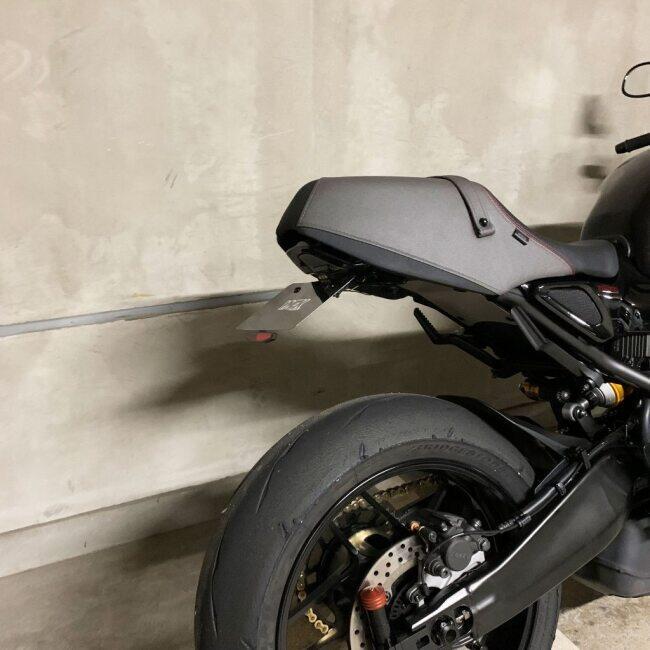 YMCK ヤマック CNCライセンスプレートホルダーV2 タイプ：ブラックチタンボルト仕様・純正ウィンカー対応 XSR900 GP YAMAHA ヤマハ ナンバープレートホルダー | ブランド登録なし | 07