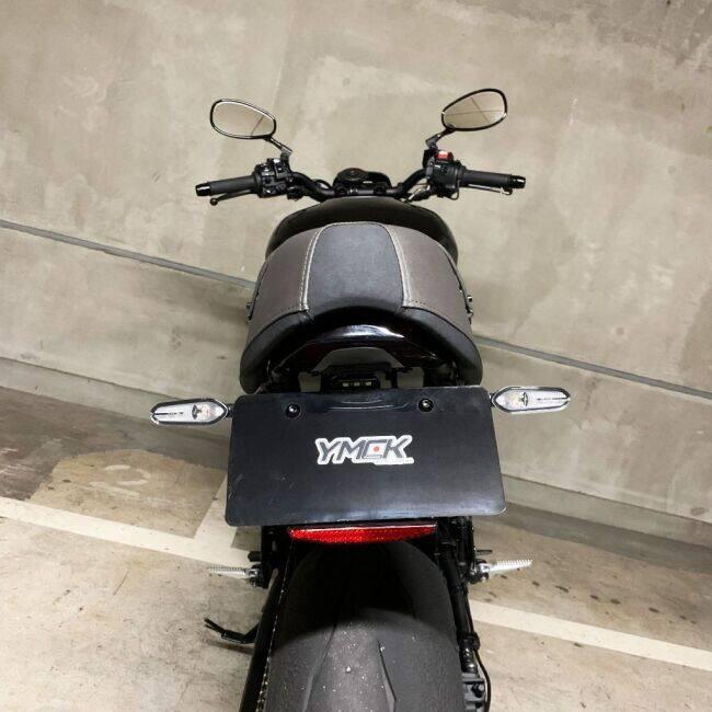 YMCK ヤマック CNCライセンスプレートホルダーV2 タイプ：ブラックチタンボルト仕様・純正ウィンカー対応 XSR900 GP YAMAHA ヤマハ ナンバープレートホルダー | ブランド登録なし | 09