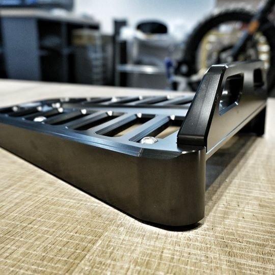 DK design ディーケーデザイン R nineT CNCアルミ製リアキャリア scrambler Racer Pure BMW リアキャリア 外装 | YAMAHA | 02