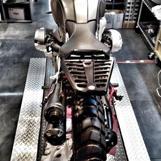 DK design ディーケーデザイン R nineT CNCアルミ製リアキャリア scrambler Racer Pure BMW リアキャリア 外装 | YAMAHA | 05