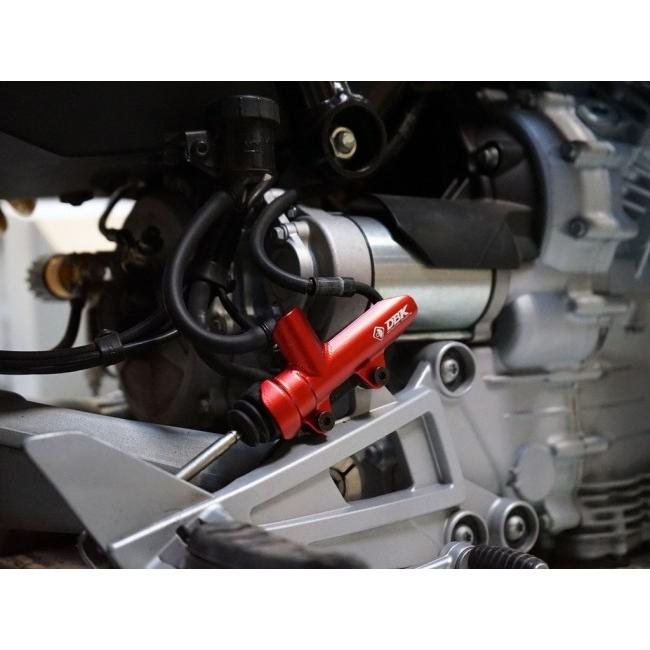 DUCABIKE (DBK) ドゥカバイク (ディービーケー) リアブレーキ マスター プロテクター カラー：ゴールド DUCATI ドゥカティ MOTOGUZZI モトグッチ ブレーキの画像