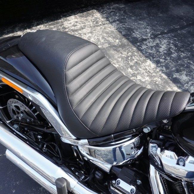 TRIJYA トライジャ ガンファイターシート コンチョ：ブラック FXBR ブレイクアウト FXBRS HARLEY-DAVIDSON ハーレーダビッドソン シート シート関連 外装