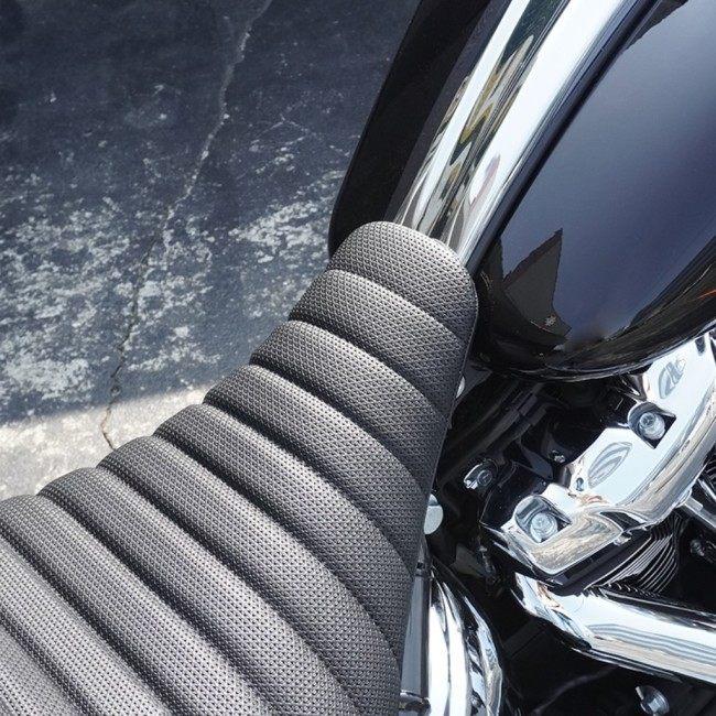 TRIJYA トライジャ ガンファイターシート コンチョ：ブラック FXBR ブレイクアウト FXBRS HARLEY-DAVIDSON ハーレーダビッドソン シート シート関連 外装