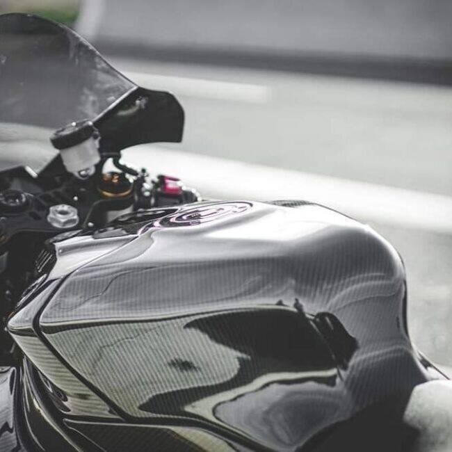 Yamaha YZF-R1 タンクカバー カーボン調　2015年〜 RPM CARBON アールピーエムカーボン タンクカバー WSBKスタイル YZF-R1