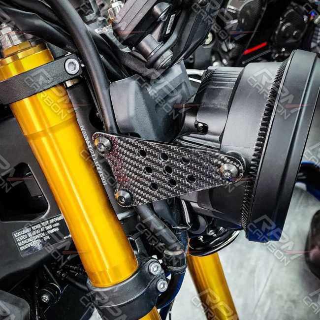 RPM CARBON アールピーエムカーボン ヘッドライトブラケット XSR900 仕上げ：ツヤあり / 仕様：平織 YAMAHA ヤマハ ヘッドライト 灯火類 電装系の画像