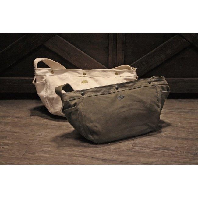 Metalize Productions メタライズプロダクションズ Olden Times Vintage Canvas Newsboy バッグ カラー：Coffee purple ショルダーバッグの画像