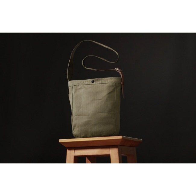 Metalize Productions メタライズプロダクションズ HBT Postman イージーバッグ カラー：Carbon ブラック ショルダーバッグ バッグの画像