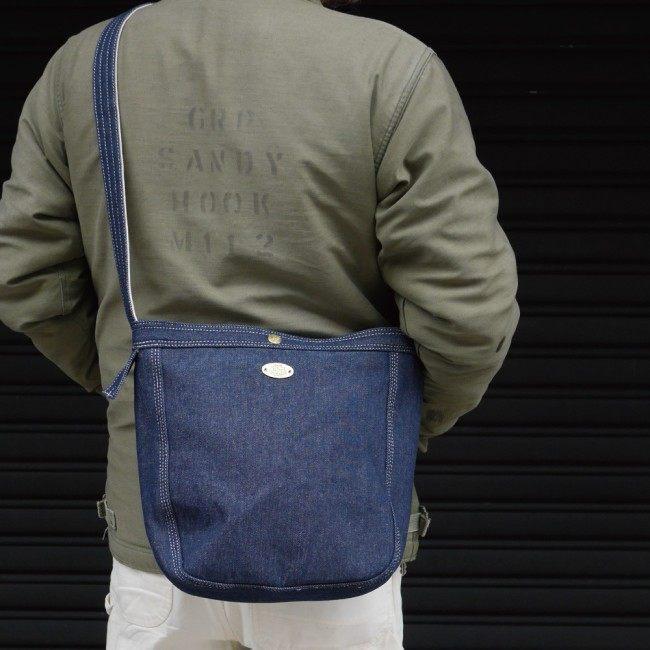 Metalize Productions メタライズプロダクションズ Olden Times Vintage Canvas Newsboy バッグ(M) カラー：Off-ホワイト ショルダーバッグ バッグの画像