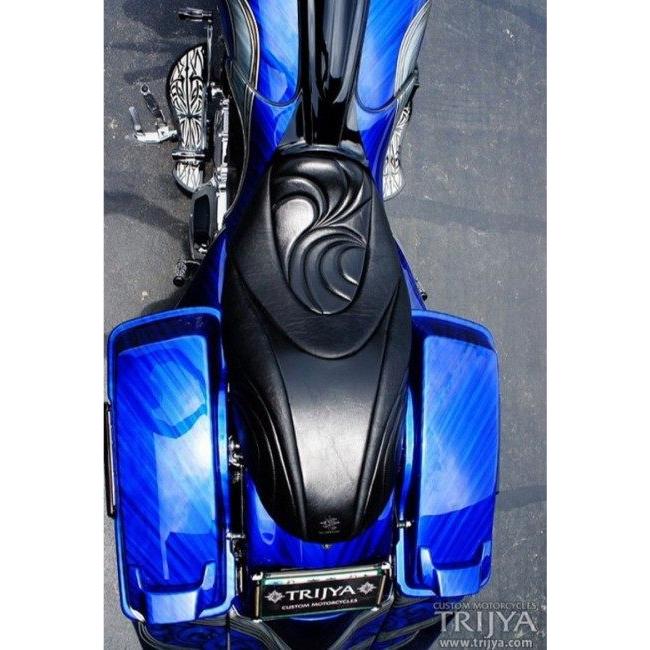 TRIJYA トライジャ フットボード Type02 フットボードカラー：ブラック / LEDカラー：ホワイト FLソフテイルモデル HARLEY-DAVIDSON ハーレーダビッドソン