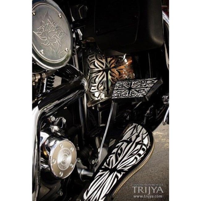 TRIJYA トライジャ フットボード Type02 フットボードカラー：ブラック / LEDカラー：ホワイト FLソフテイルモデル HARLEY-DAVIDSON ハーレーダビッドソン