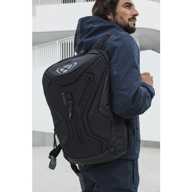 ☆極美品☆ IXON イクソン バイク用バックパック R-LASER25 黒 IXON（イクソン） R-LASER 25 バックパック リュックサック