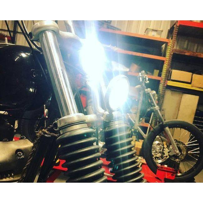 FNA CUSTOM CYCLES FNAカスタムサイクルス デュアルヘッドライトマウント サイズ：スモール(SQ0786737) ヘッドライト 灯火類 電装系の画像
