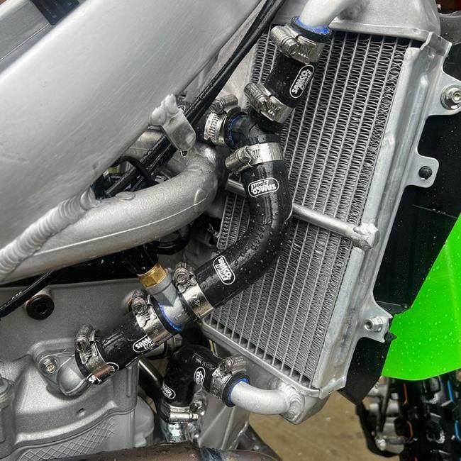 SAMCO SPORT サムコスポーツ クーラントホース(ラジエーターホース) カラー：ガンメタルグレー(限定色) KX450 KAWASAKI カワサキ ラジエーター 冷却関連の画像
