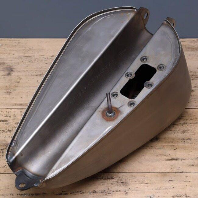 THUNDER MOTORCYCLES サンダーモーターサイクルズ 塗装用ガスタンク(鉄地) サンダー250 ガソリンタンク タンク関連 外装の画像