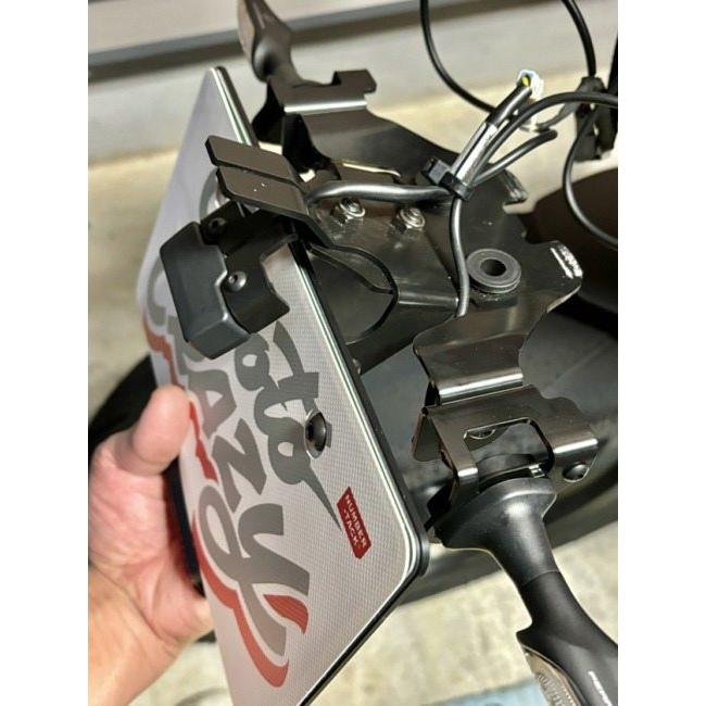 MotoCRAZY モトクレイジー DP製ウインカー取付ステーとフェンダーレス