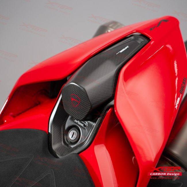 X-TOP エックストップ シングルシートセンターカバー PANIGALE V4S StreetFighter V4 DUCATI ドゥカティ シングルシートカウル シート関連 外装の画像