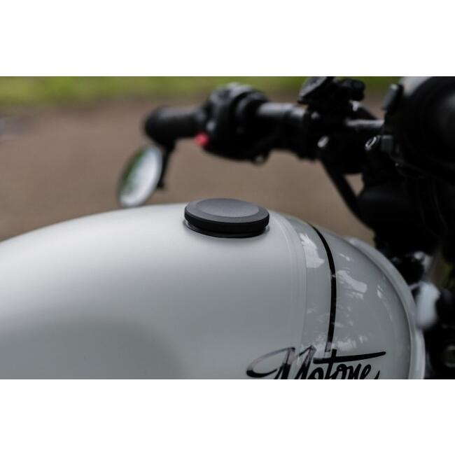 Motone Customs モートーンカスタムズ タンクキャップ JETSON カラー：ブラック TRIUMPH トライアンフ ガソリンタンクキャップ タンク関連 外装の画像