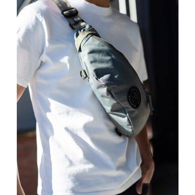 カドヤ（KADOYA） WAIST BODY BAG カラー：グレー ウエストポーチ