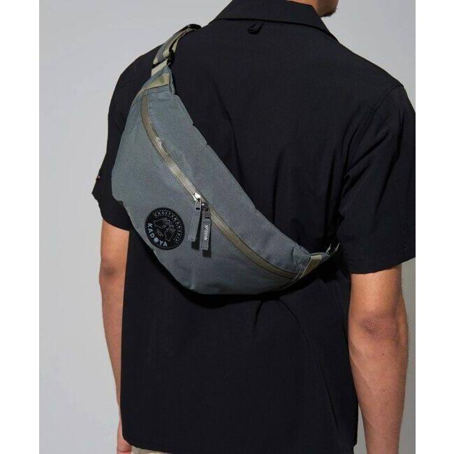 カドヤ（KADOYA） WAIST BODY BAG カラー：グレー ウエストポーチ