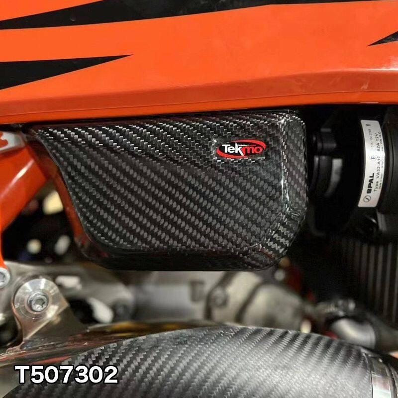 Tekmo Racing テクモレーシング フューエルタンクカバー タイプ：右