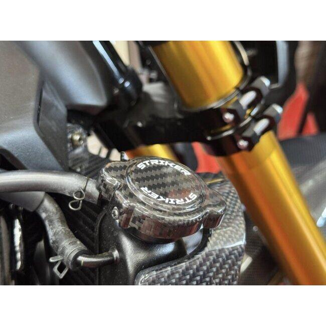 STRIKER ストライカー エアロデザイン“SAD”カーボンラジエターキャップカバー タイプ：ロゴステッカー付属 Z900RSCAFE Z900RS SE KAWASAKI カワサキ 冷却関連 | STRIKER | 01