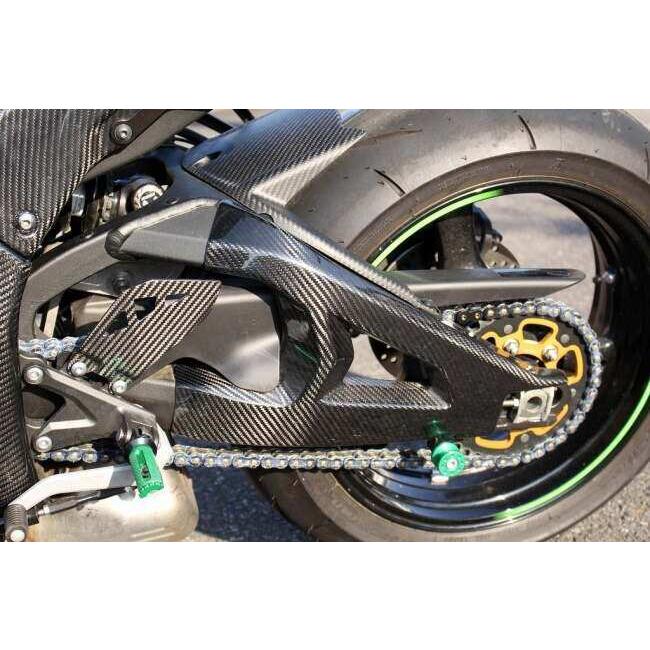 SPEEDRA スピードラ スイングアームカバー タイプ：フォージドカーボン(艶あり) ZX-10RR ZX-10R KAWASAKI カワサキ スイングアームカバー・プロテクター 外装の画像