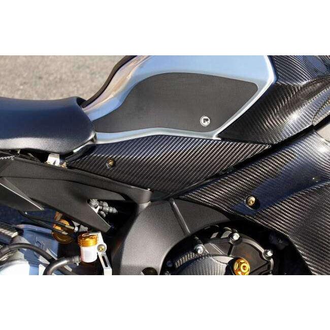 SPEEDRA スピードラ タンクサイドカバー ドライカーボン タイプ：フォージドカーボン(艶消し) YZF-R1M YZF-R1 YAMAHA ヤマハ サイドカウル・サイドカバー 外装の画像