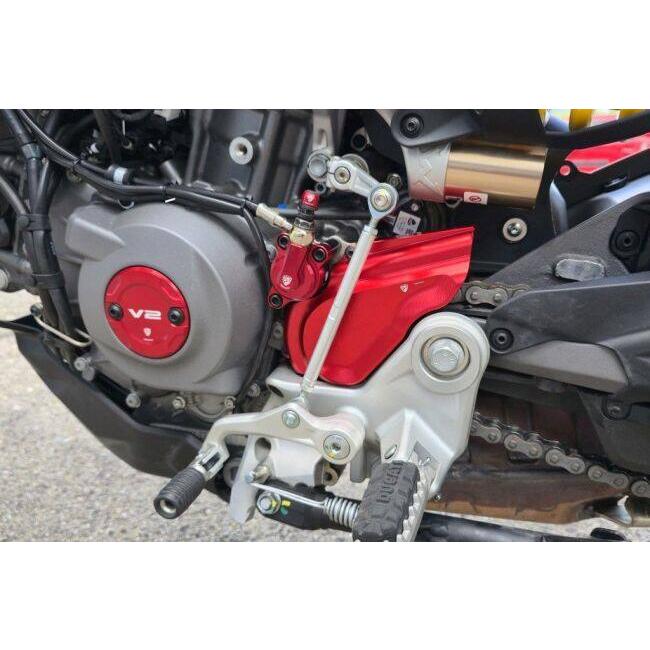 CNC Racing シーエヌシーレーシング Front sprocket cover カラー：レッド MULTISTRADA V2 S DUCATI ドゥカティ スプロケットカバー 外装_1