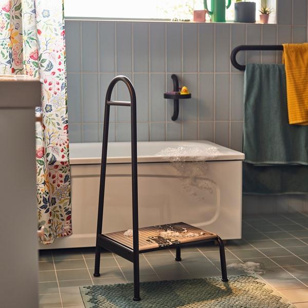 [IKEA/イケア/通販]BASINGEN ベーシンゲンステップスツール ハンドレール付き, チャコール[E](595755) |  | 01