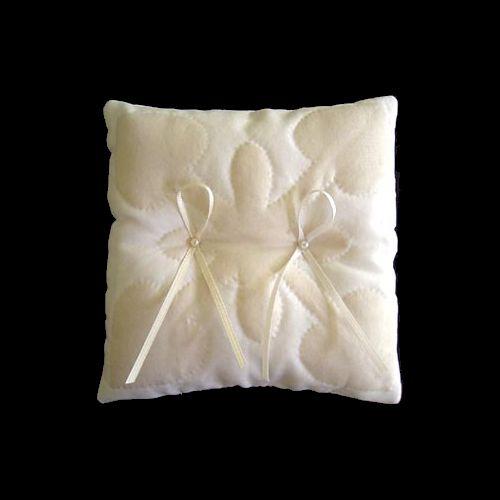 リングピロー 完成品　ハワイアンキルト　アンスリウム　ホワイト　結婚式 ウェディング | 