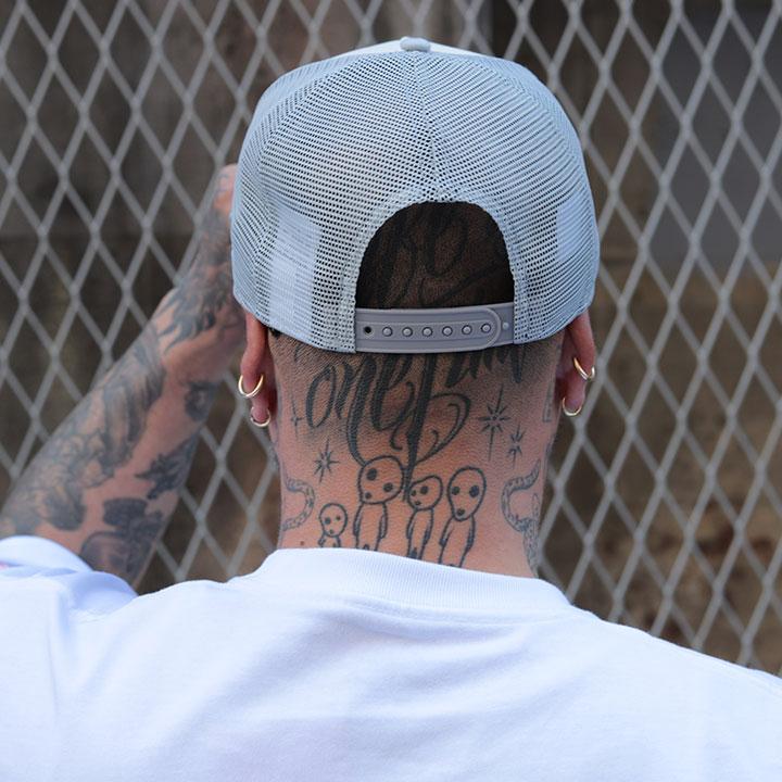 Trucker NEWERA × ちいかわ キャップ メッシュキャップ 人気漫画 限定