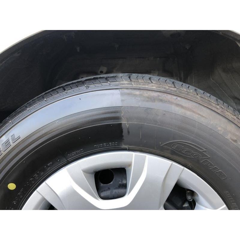 スプレーするだけでタイヤの汚れを除去! ヴェルテックス タイヤ