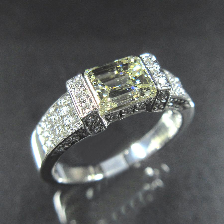 プラチナpt900リング　エメラルド0.92ct　ダイヤ　12号 4.32 g プラチナpt900リング エメラルド0.92ct ダイヤ 12号 4.32 g ノン