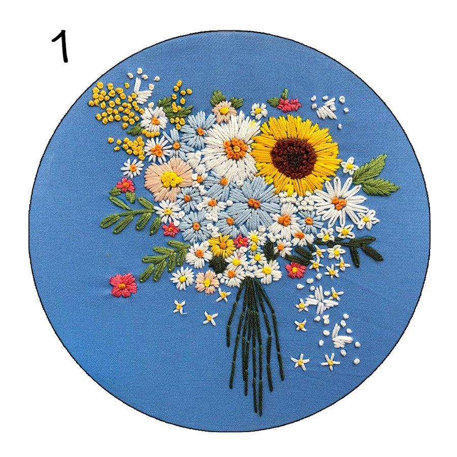 SALE★クロスステッチ完成品★未使用【貴婦人の花飾り 】大きなハンドメイド刺繍 母の日 花 刺繍キット クロスステッチ 立体的 刺しゅう布 針 糸