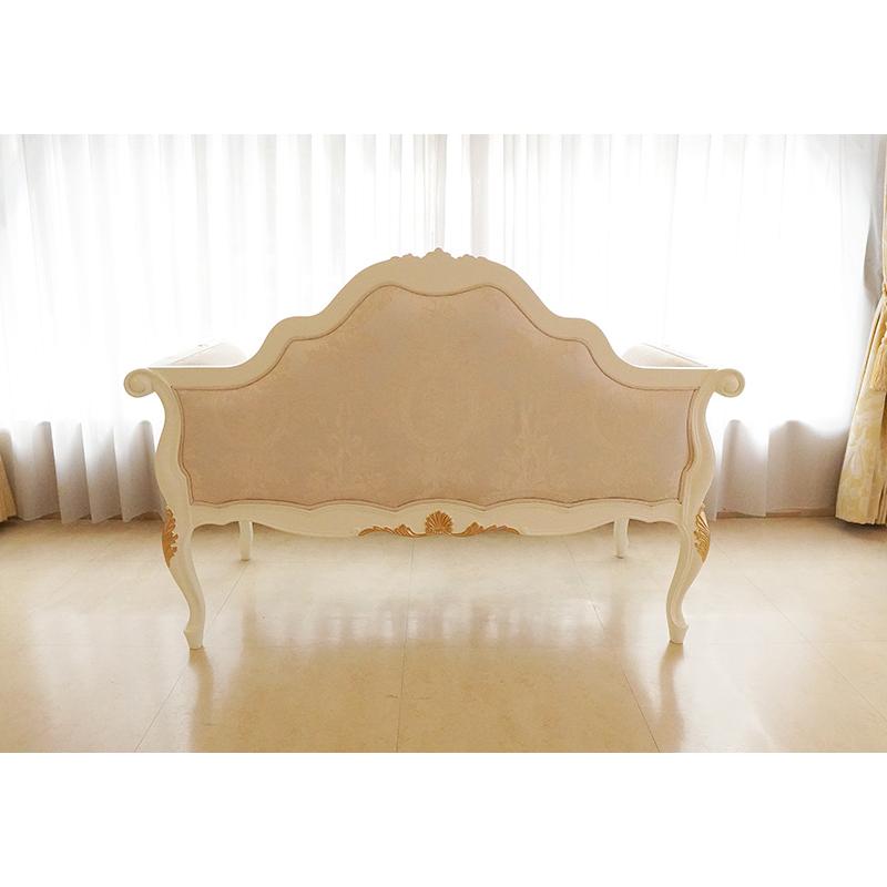 輸入 オーダー家具 カウチソファ W120cm ホワイト色&ゴールド色 シェルの彫刻 リボンとブーケ柄 オフホワイトの張地_4