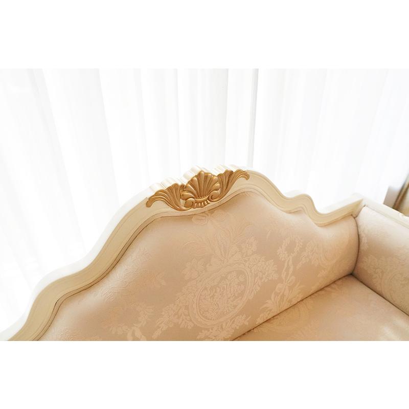 輸入 オーダー家具 カウチソファ W120cm ホワイト色&ゴールド色 シェルの彫刻 リボンとブーケ柄 オフホワイトの張地_5
