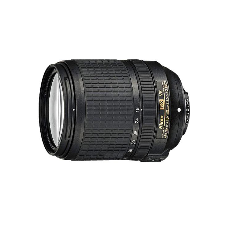 デジタル一眼レフ　ニコン　D5600 AF-S NIKKOR 18-140mm Amazon.com : Nikon D5600 24.2MP DSLR Digital Camera with AF-S DX