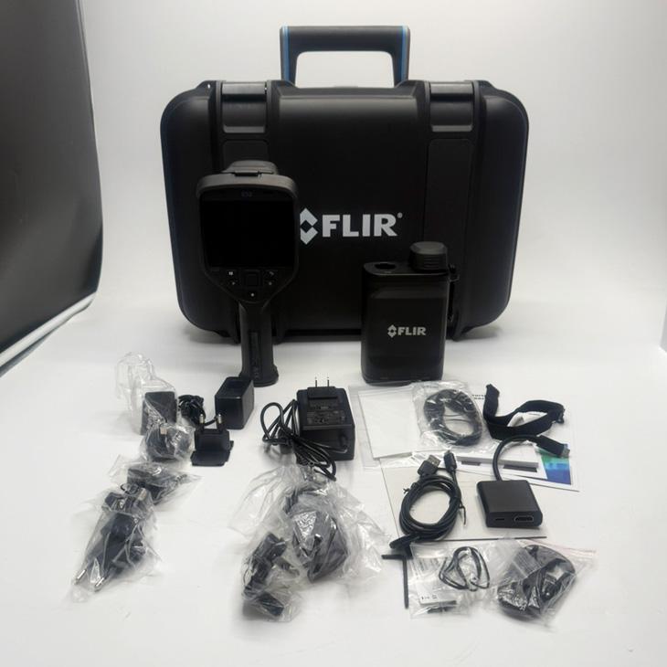 FLIR FLIR E53 フリアーシステムズ ハンドヘルド型 ポータブル 最高性能 サーモグラフィカメラ 赤外線 スーパーファインコントラスト(MSX) ハードケース：良品 | FLIR | 04