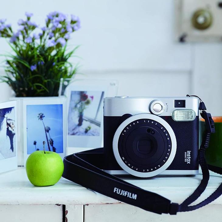 FUJIFILM（フジフイルム） 【人気の品薄商品入荷】FUJIFILM チェキ