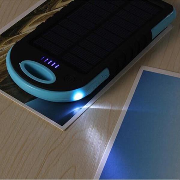 モバイルバッテリー 大容量 ソーラーパネル 5000mAh 軽量 薄型 充電器