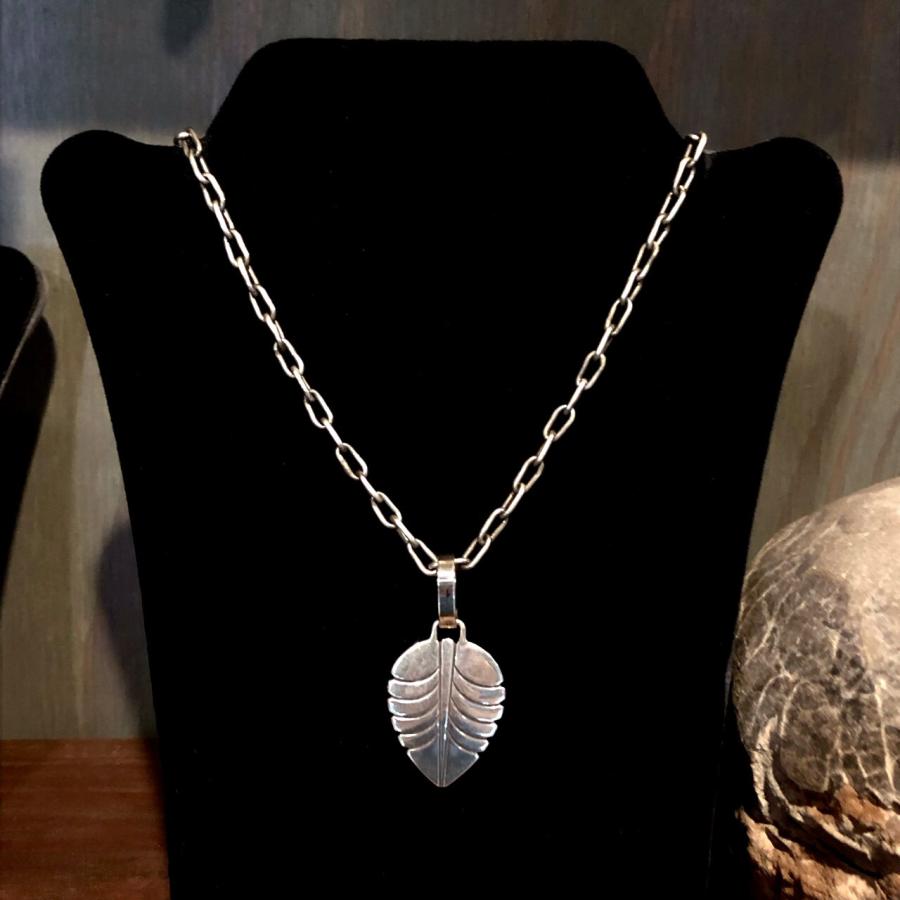 リーフペンダント STEVE YELLOWHORSE NAVAJO TRIVE スティーブ イエローホース ナバホ族の画像