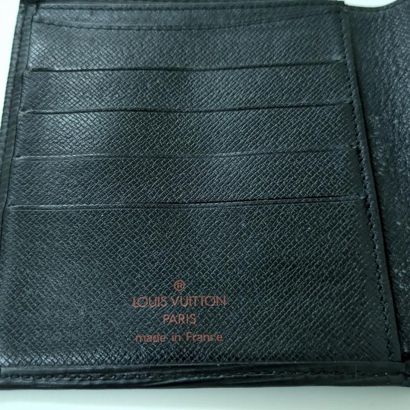 LOUIS VUITTON ルイヴィトン エピ 二つ折り財布 ブラック LOUIS VUITTON ルイヴィトン エピ 二つ折り財布 ブラック