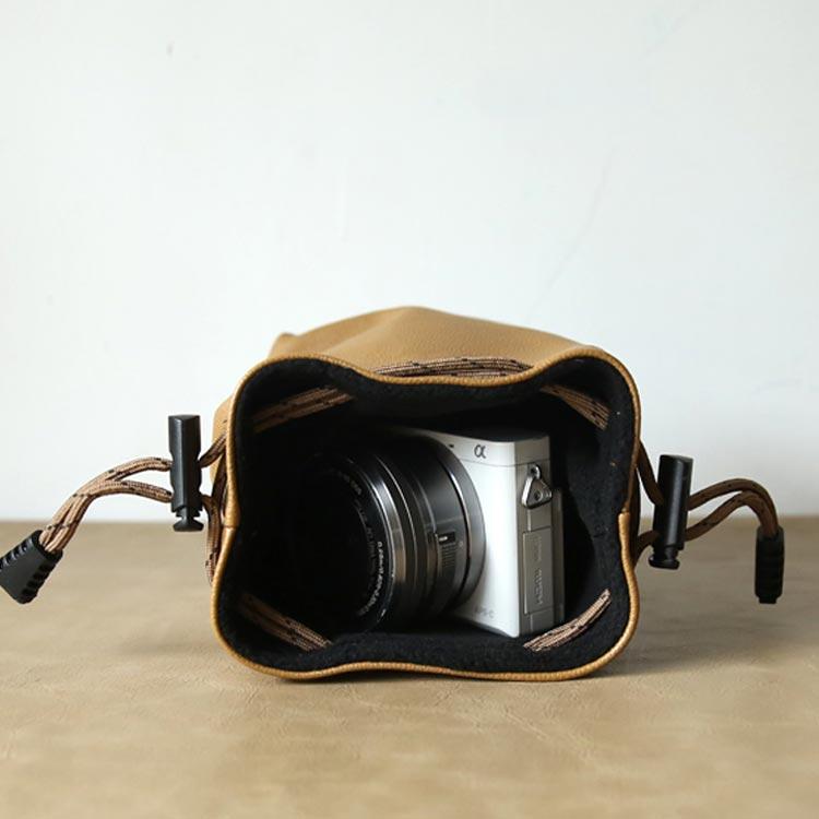 送料無料 カメラポーチ 巾着型 カメラレンズポーチ カメラケース ミラーレス レンズポーチ 合皮製 PUレザー デジカメ 一眼レフ 女子 バッグインバ |  | 02