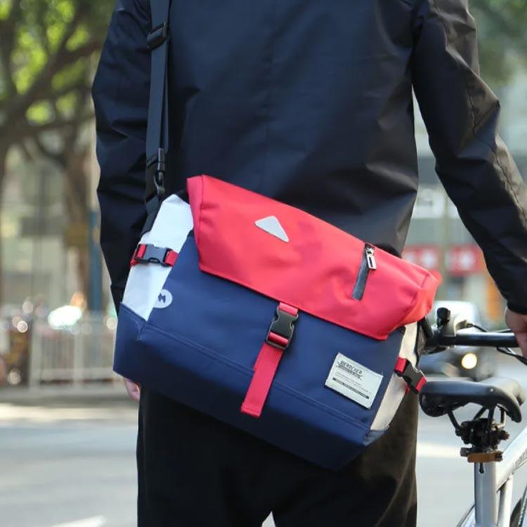 メッセンジャーバッグ 大容量 ショルダーバッグ カバン メンズ レディース ボディーバッグ ワンショルダー 斜めがけ 肩掛け バッグ 防水 軽量 ファ |  | 01