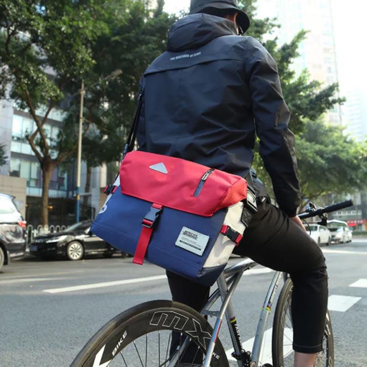 メッセンジャーバッグ 大容量 ショルダーバッグ カバン メンズ レディース ボディーバッグ ワンショルダー 斜めがけ 肩掛け バッグ 防水 軽量 ファ |  | 02