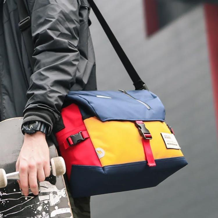 メッセンジャーバッグ 大容量 ショルダーバッグ カバン メンズ レディース ボディーバッグ ワンショルダー 斜めがけ 肩掛け バッグ 防水 軽量 ファ |  | 04