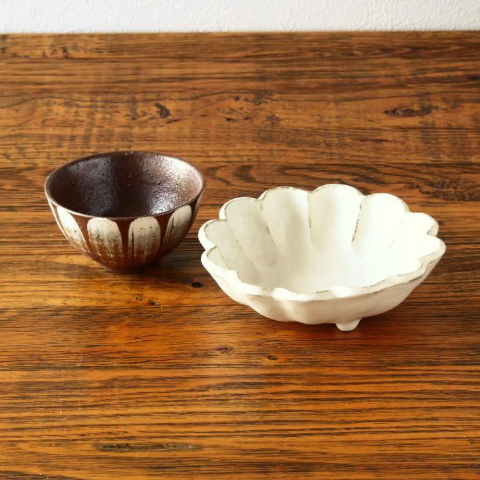 小鉢 和食器 おしゃれ 食器 鉢 ボウル 取り鉢 サラダボウル 煮物 三ツ足 かわいい 美濃焼 白 電子レンジ対応 食洗器対応 キッチン雑貨 陶器 土物 日本製 16cm |  | 05