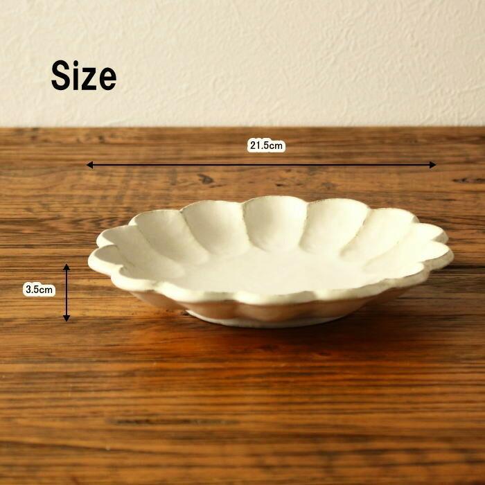 皿 中皿 デザート皿 パスタ皿 おしゃれ かわいい プレート 食器 陶器 美濃焼 丸皿 花型 21cm 土物 テーブルウエア― キッチン用品 雑貨 食事 白 日本製 |  | 02