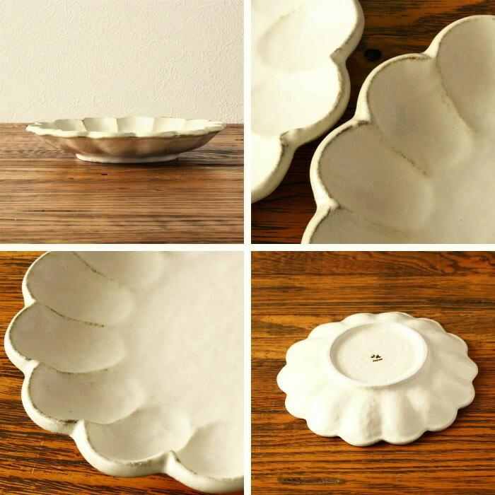 皿 中皿 デザート皿 パスタ皿 おしゃれ かわいい プレート 食器 陶器 美濃焼 丸皿 花型 21cm 土物 テーブルウエア― キッチン用品 雑貨 食事 白 日本製 |  | 03